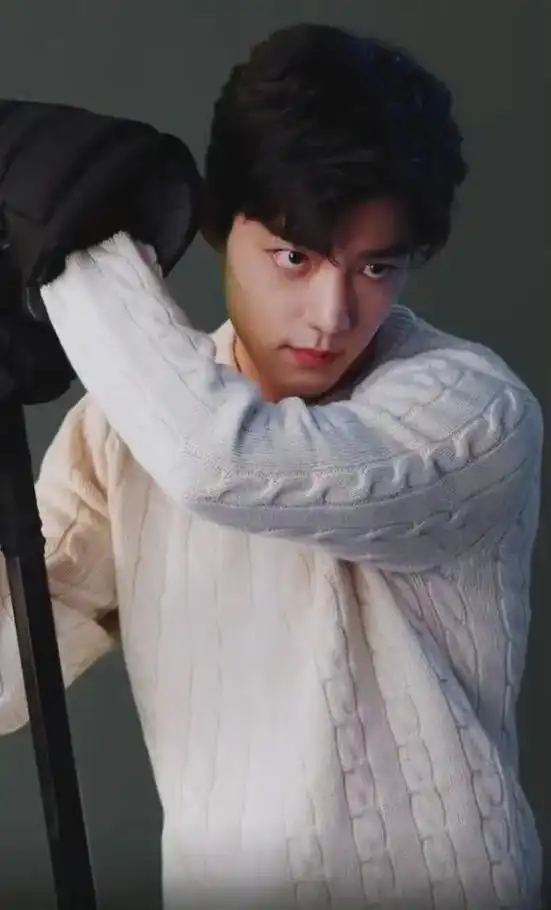 肖战 #平安喜乐 #内娱男明星颜值不是说说而已 带头盔的肖 - 抖音