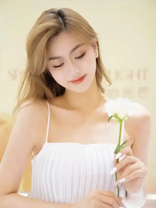 凯仑钻石璀璨星辰系列 星芒项链#凯仑钻石项链  #每日穿搭图源:胡安琪